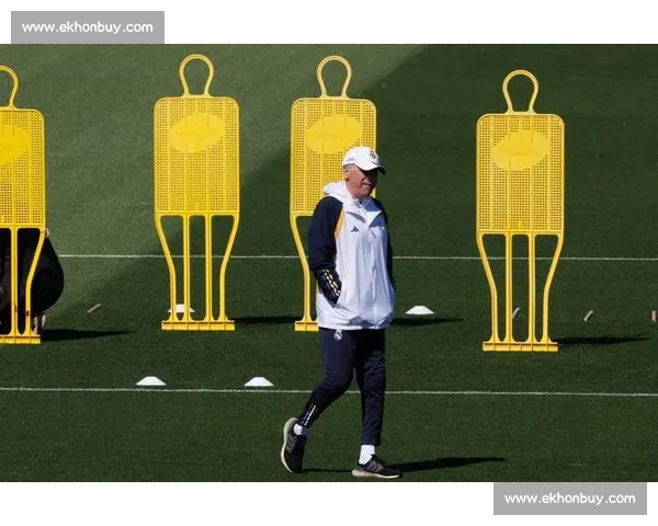 基于攻防结构与球员配置的足球阵容完整度多维评估与优化策略研究 基于攻防结构与球员配置的足球阵容完整度多维评估与优化策略研究